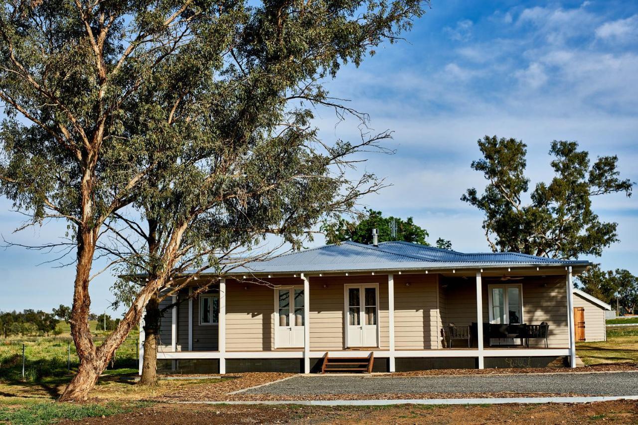Goonoo Goonoo Station Hotel Tamworth Luaran gambar The former station master's house at the station