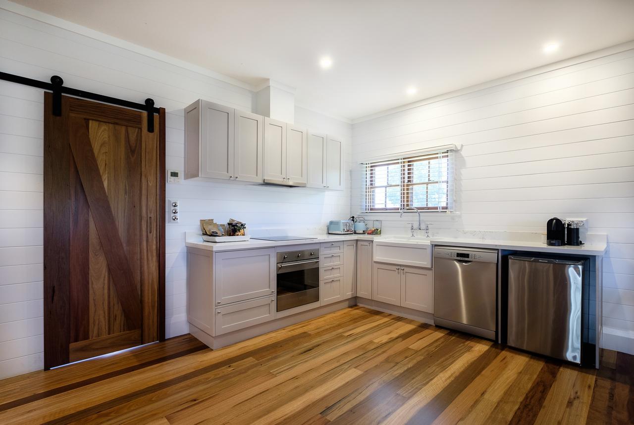 Goonoo Goonoo Station Hotel Tamworth Luaran gambar A modern Australian kitchen