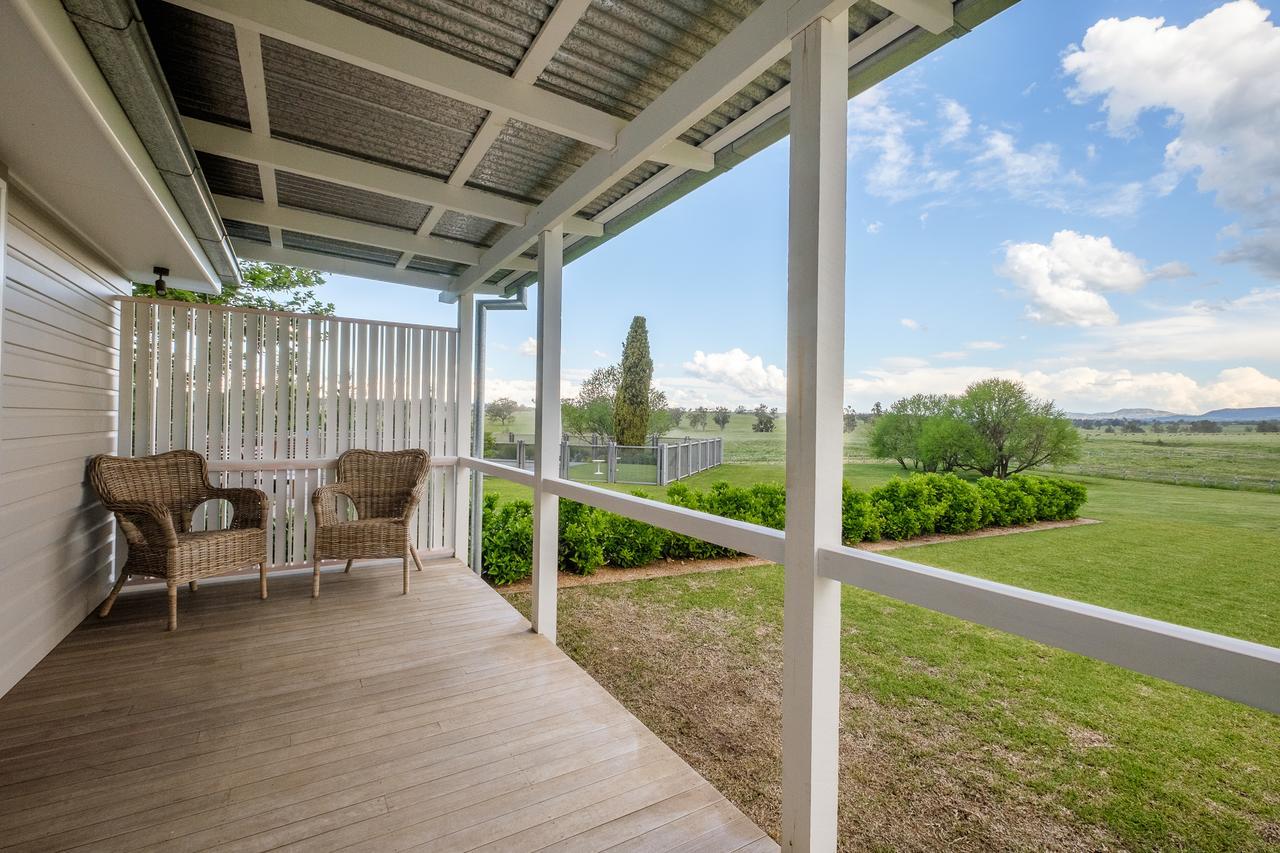 Goonoo Goonoo Station Hotel Tamworth Luaran gambar A view from the balcony of a two-bedroom apartment at the Village at the Park