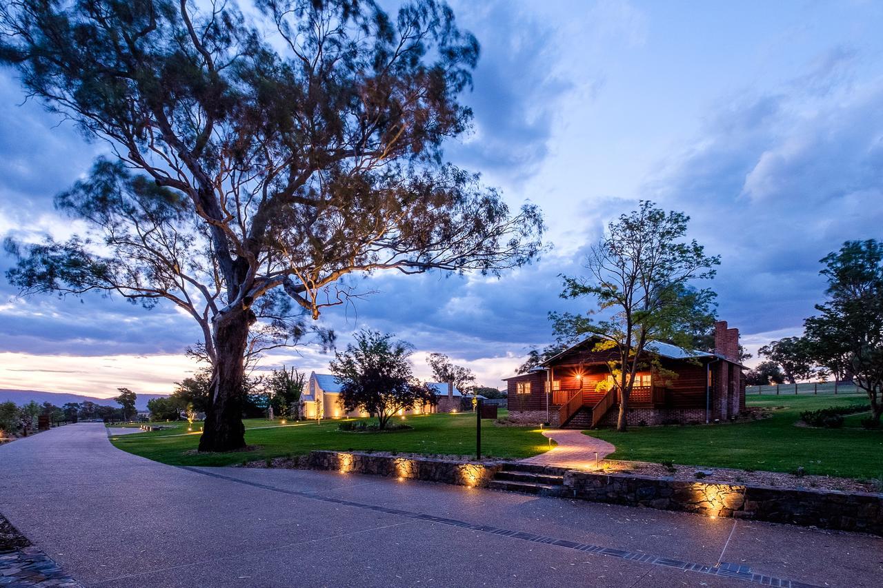 Goonoo Goonoo Station Hotel Tamworth Luaran gambar The main building at the resort