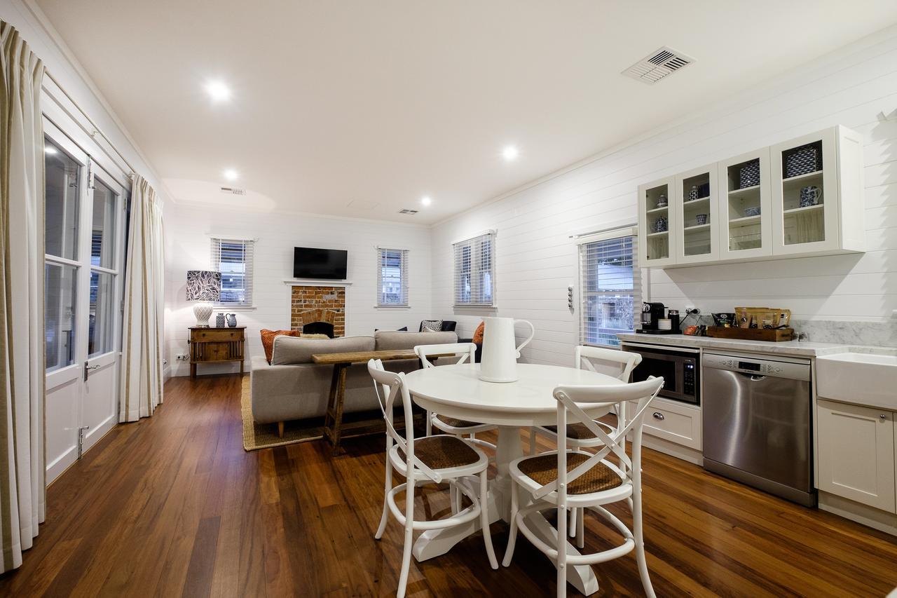 Goonoo Goonoo Station Hotel Tamworth Luaran gambar The kitchen and living room of a typical apartment