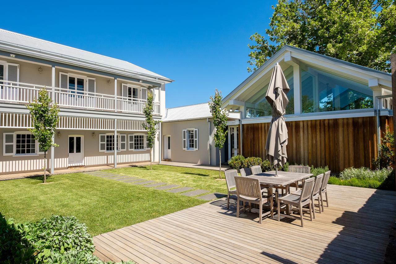Goonoo Goonoo Station Hotel Tamworth Luaran gambar The courtyard at the hotel