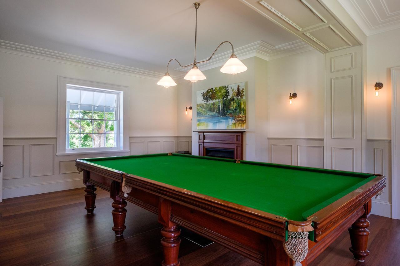 Goonoo Goonoo Station Hotel Tamworth Luaran gambar A pool table