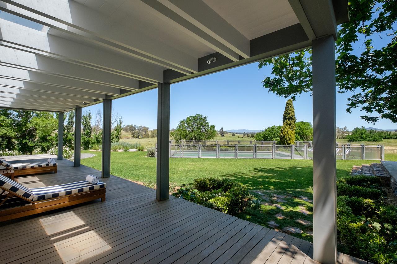 Goonoo Goonoo Station Hotel Tamworth Luaran gambar The deck at the clubhouse