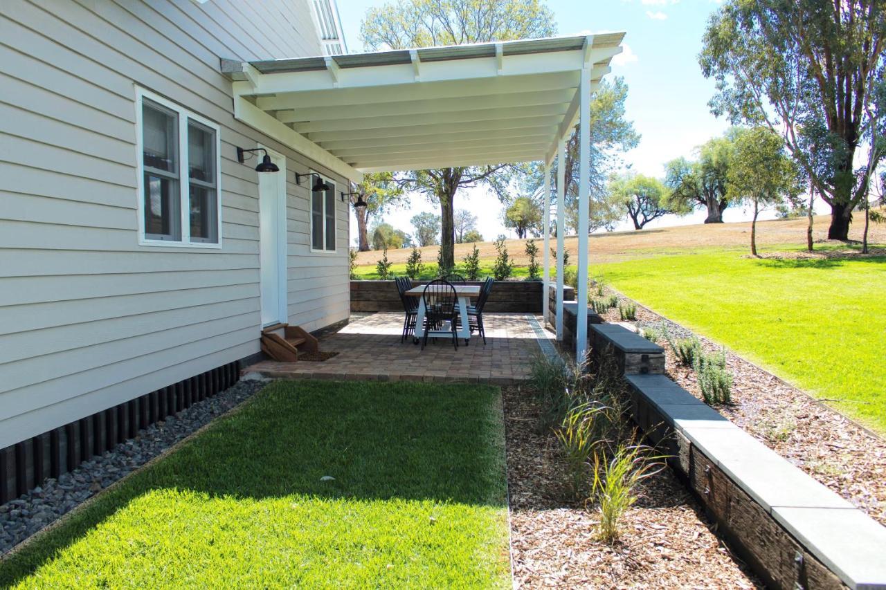 Goonoo Goonoo Station Hotel Tamworth Luaran gambar A residential patio with a retractable awning