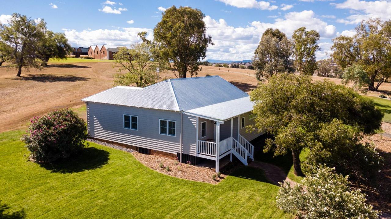 Goonoo Goonoo Station Hotel Tamworth Luaran gambar The former school at the Old Scotch College, now a private residence